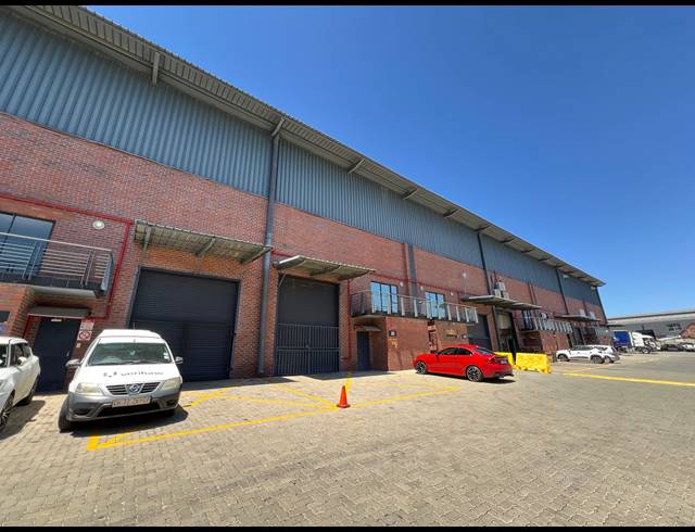 302M² WAREHOUSE TO LET IN LASER PARK